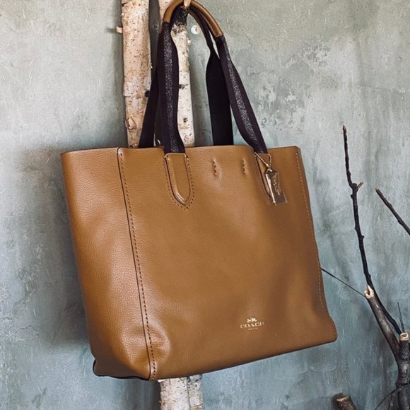 COACH Large Derby Lather Tote in Saddle Leather - Picture 1 of 7